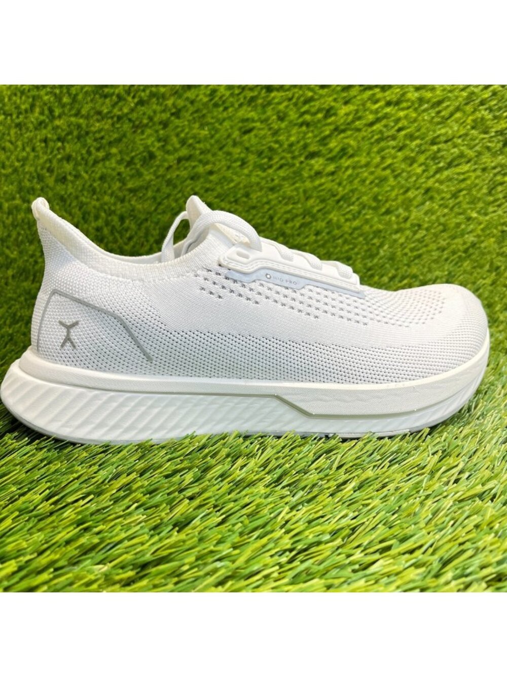 Flux Adapt Runner White Womens Size 7 Athletic Walking Knit Shoes Sneakers